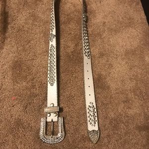 White rhinestone belt XL